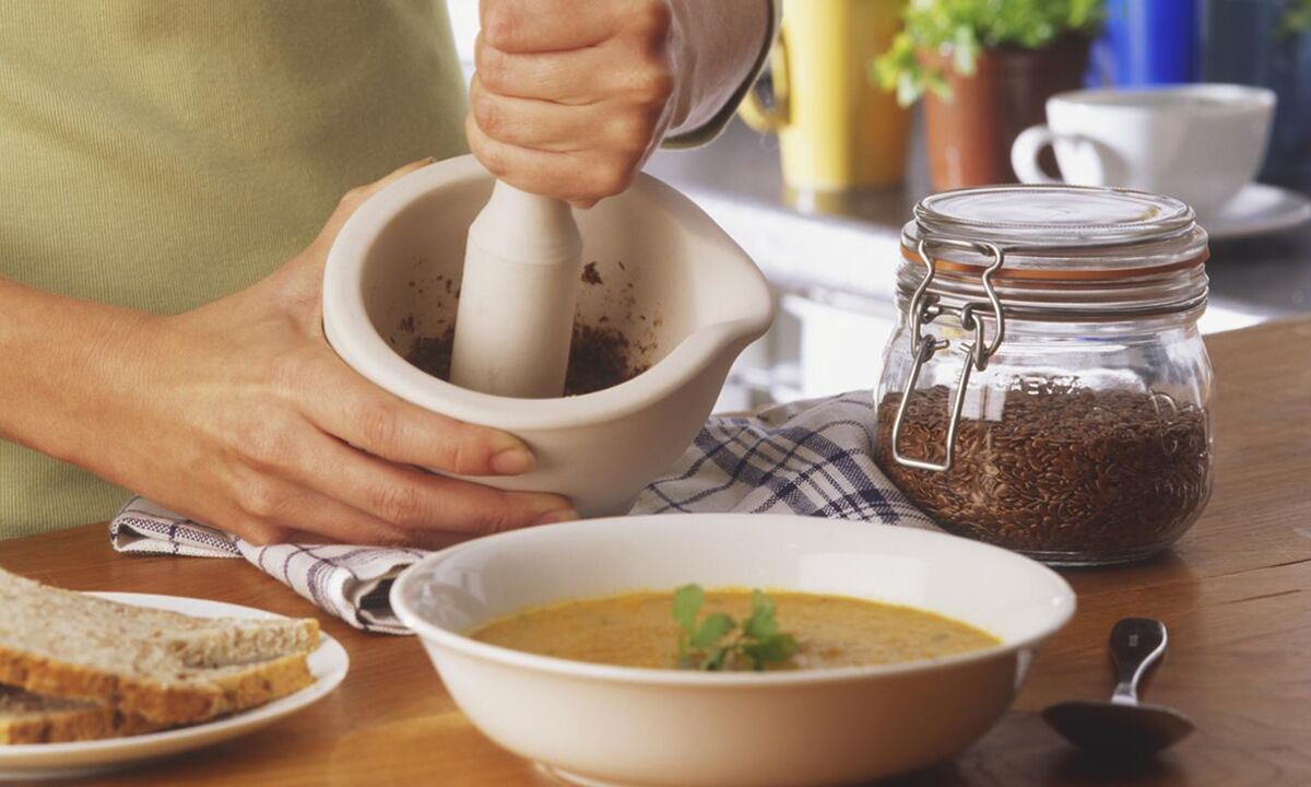 Agregue semillas de lino a la sopa para una buena función intestinal